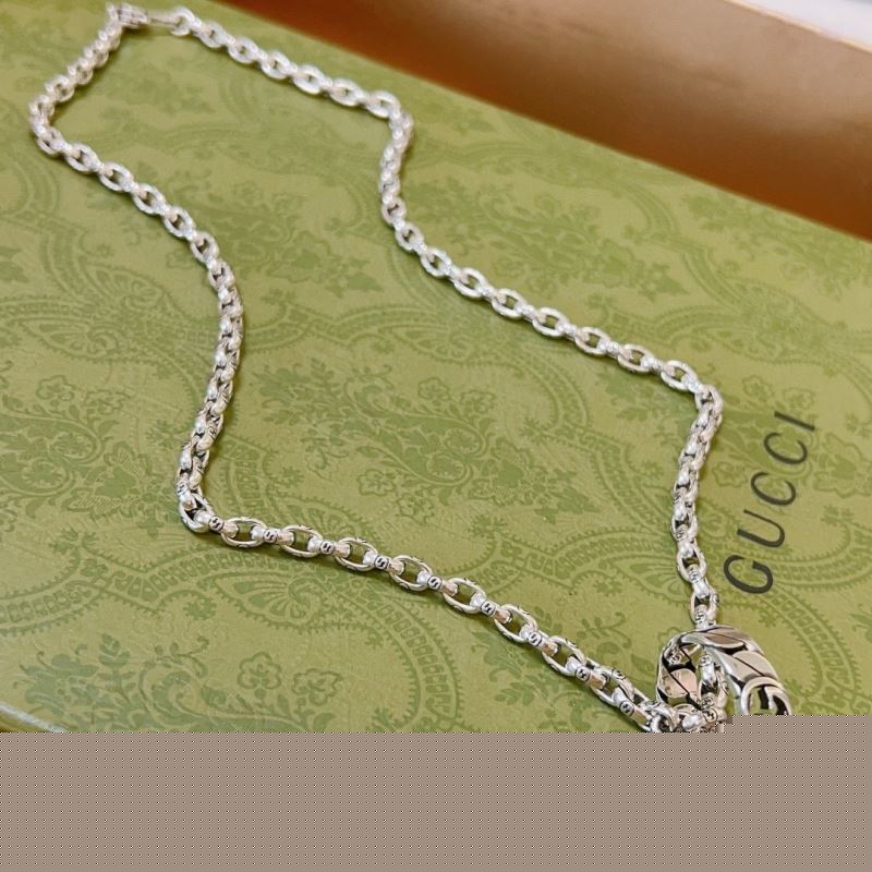 G*u*i necklaces